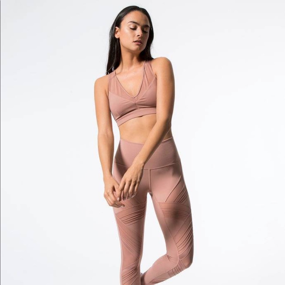 ALO yoga entice bra in BLACK